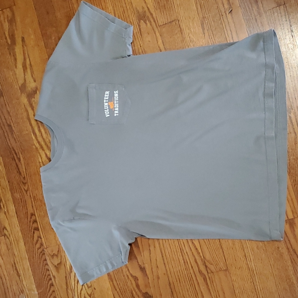 Volunteer Traditions shirt large.  Excellent condition.